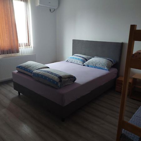 Restoran Bmb 호텔 Odžak 외부 사진